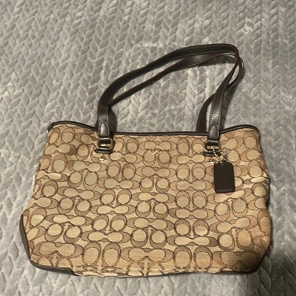 COACH HANDBAG F58282 OUTLINE SIGNATURE ZIP TOP TOTE Khaki Brown - Picture 1 of 3